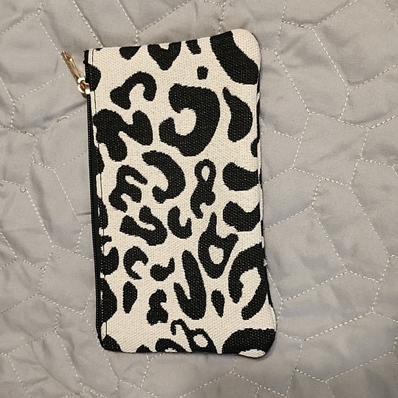 Black and White Purse - Picture 3 of 3